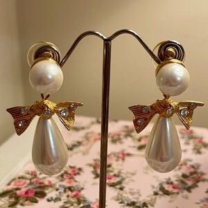VINTAGE MARVELLA GOLD TONE WITH FAUX PEARL DANGLE AND ELEGANT CRYSTAL ACCENTS